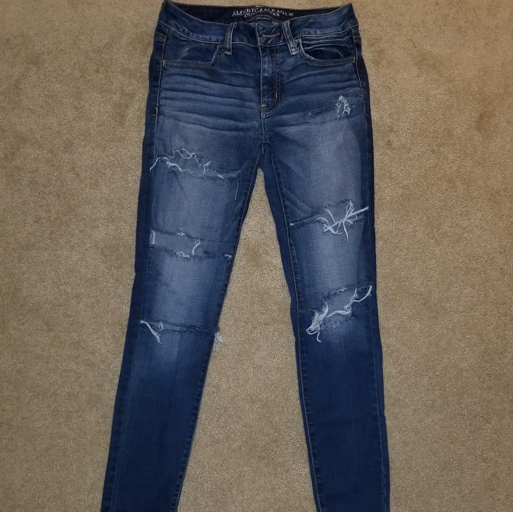 American Eagles Size 4 Jeggings w Distress